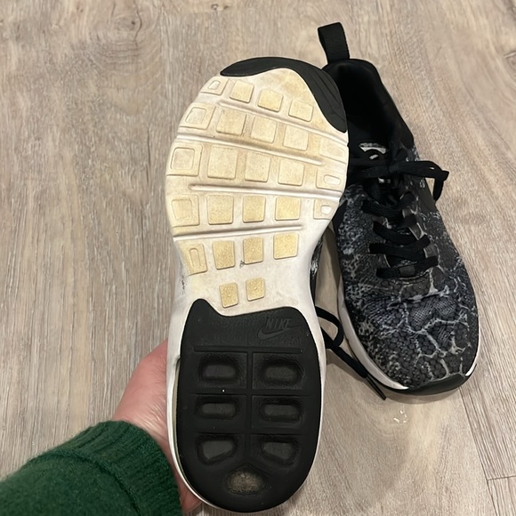 Nike air max size 6 snake skin worn once - Picture 4 of 4